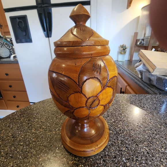 Hand Carved Wood Flower Pedatals With Lid - Picture 2 of 5